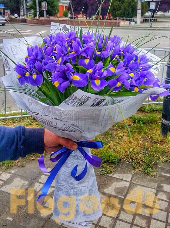 Букет «101 ирис» за 31 599 руб.